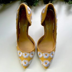 Woven daisy high heel. Size 8.5. Worn twice.
